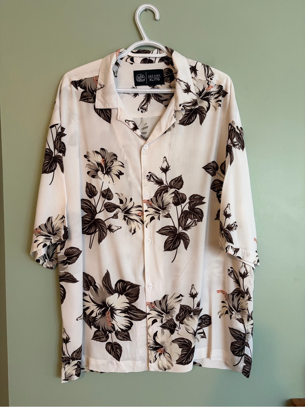 360 Surf Hawaiian Shirt Mens XL White Black Hibiscus Floral 100% Rayon Camp Boho